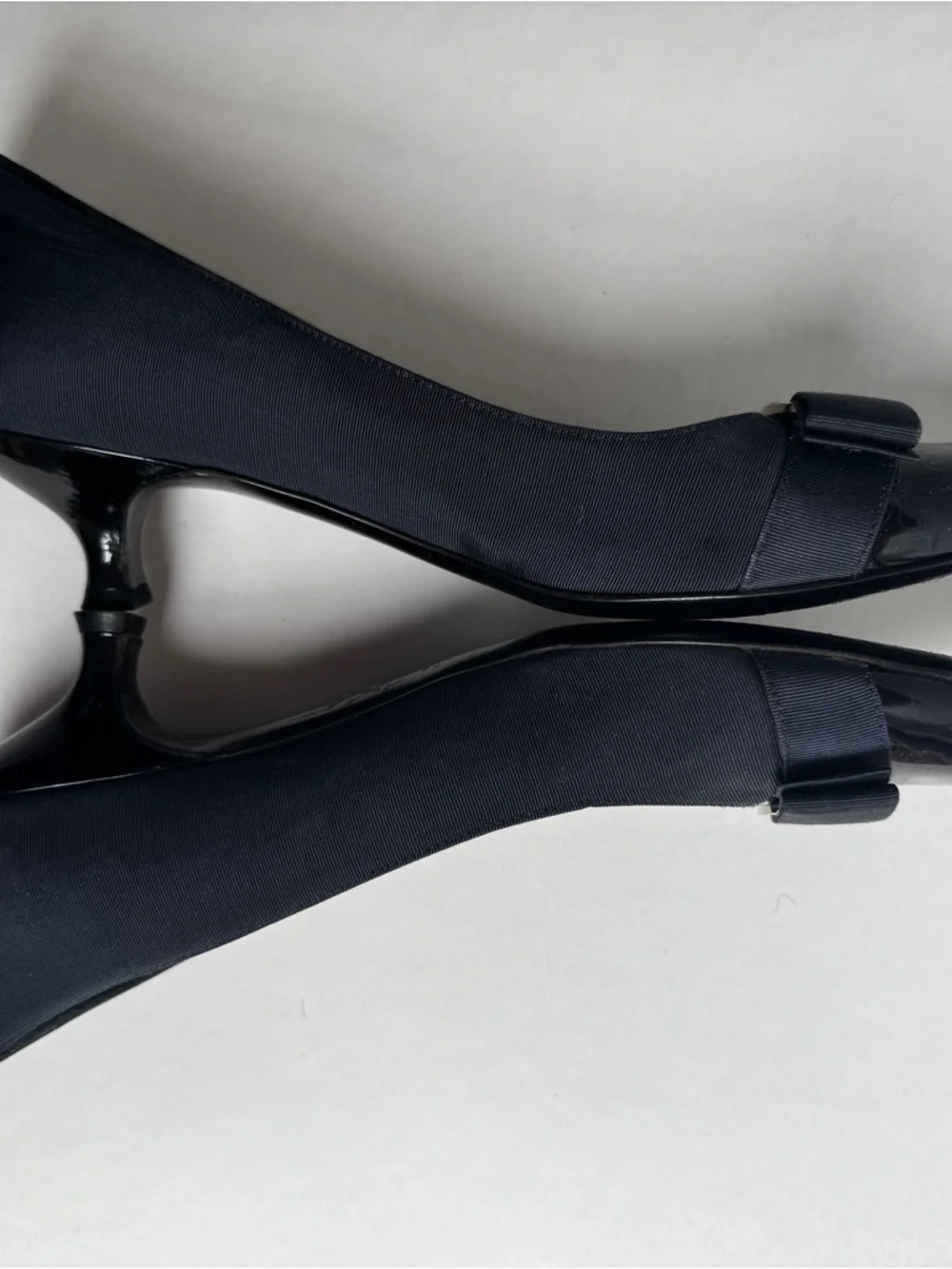 Salvatore Ferragamo Vara Navy Grosgrain Bow Pumps Kitten Heel 10 3A Italy - Picture 7 of 10